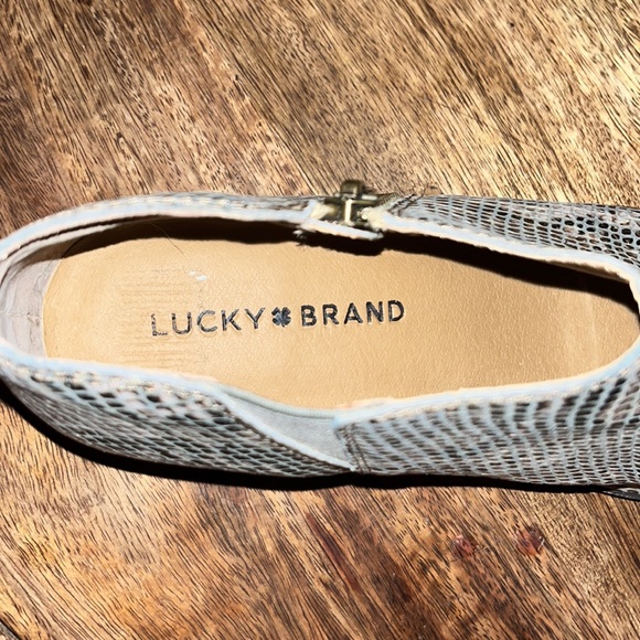 NWT Snakeskin Lucky Booties Size 8 - Picture 3 of 4